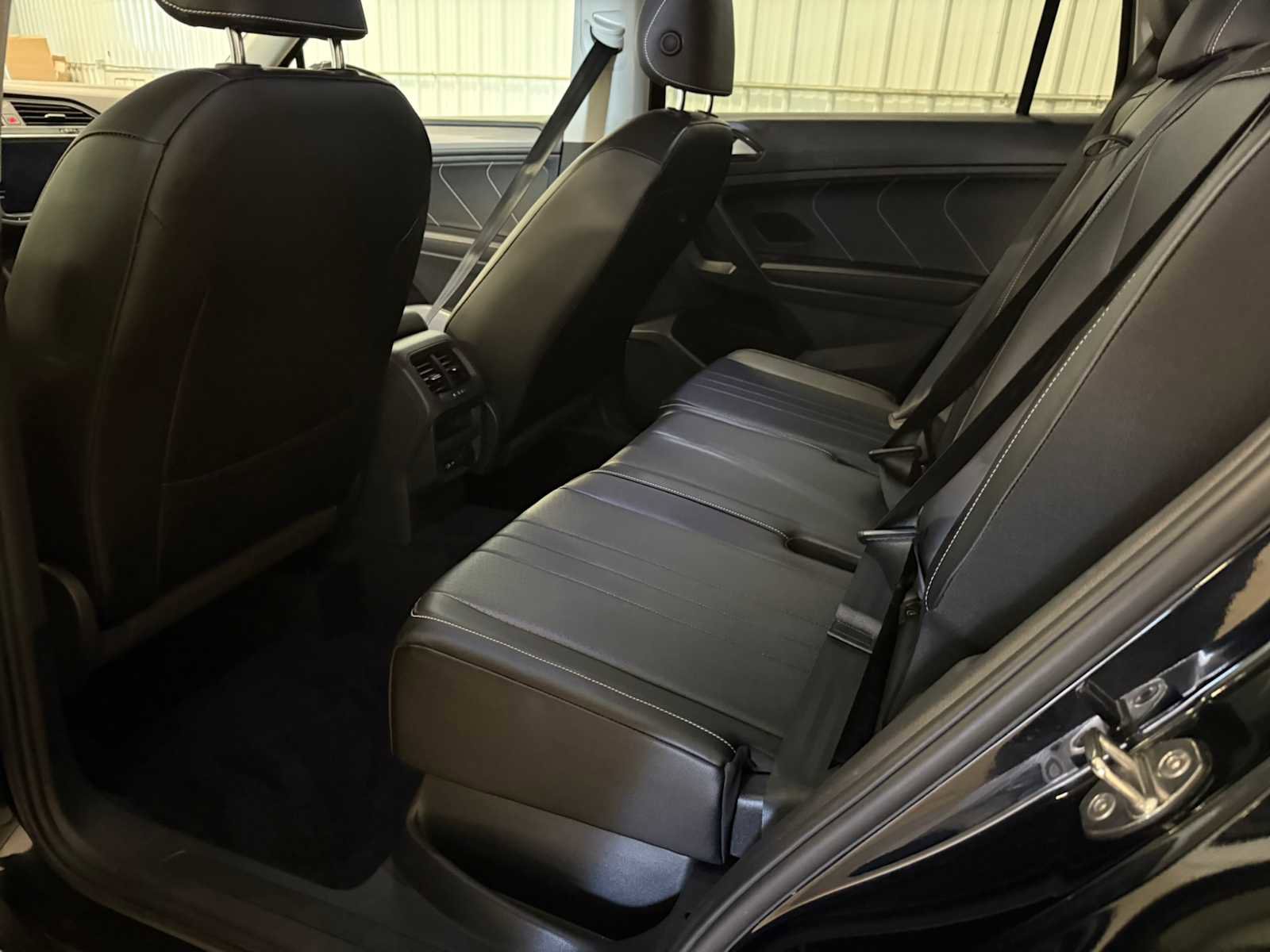 Certified 2022 Volkswagen Tiguan SE w/ Panoramic Sunroof Package AWD/4WD image 23