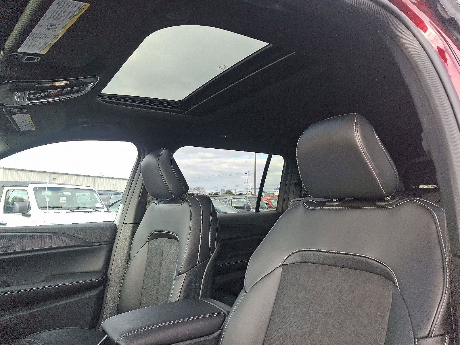 New 2025 Jeep Grand Cherokee L Altitude image 11