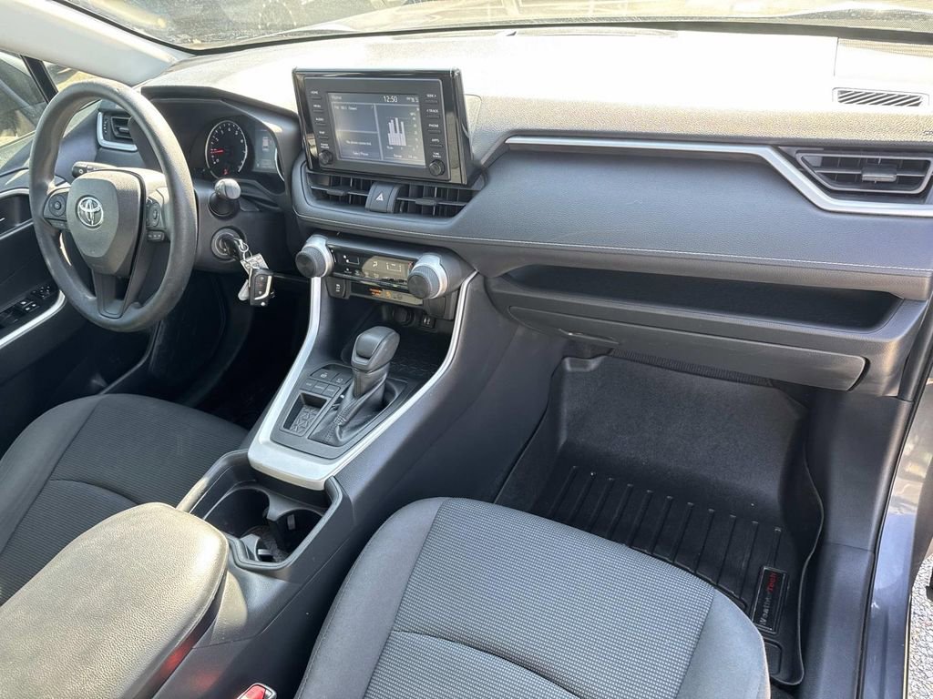 Used 2019 Toyota RAV4 LE image 14