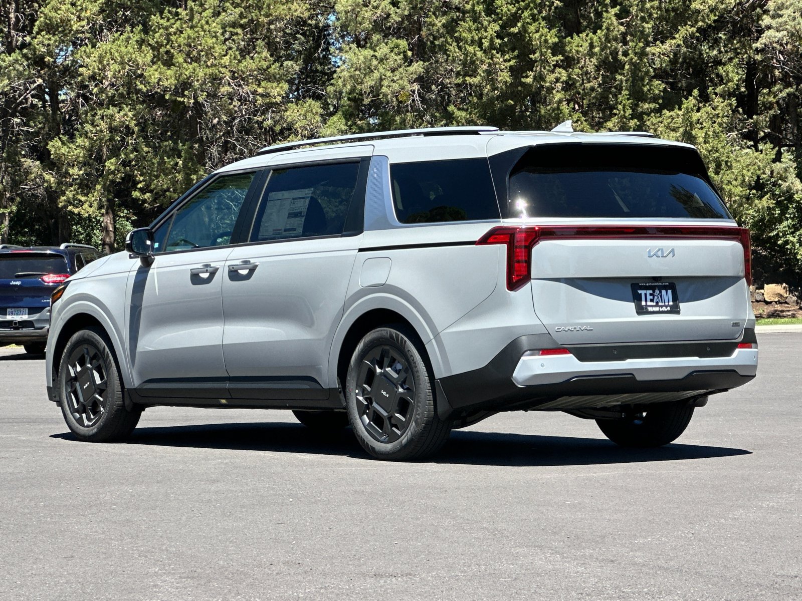 New 2026 Kia Carnival EX FWD image 6