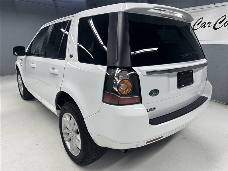 Used 2013 Land Rover LR2 HSE AWD/4WD image 4