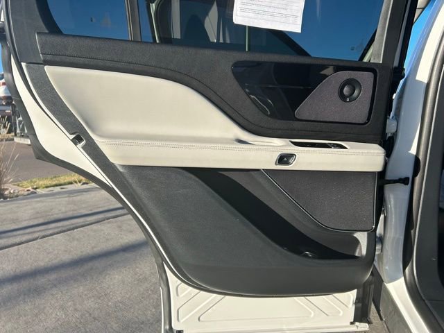 Used 2025 Lincoln Aviator AWD w/ Jet Appearance Package image 23