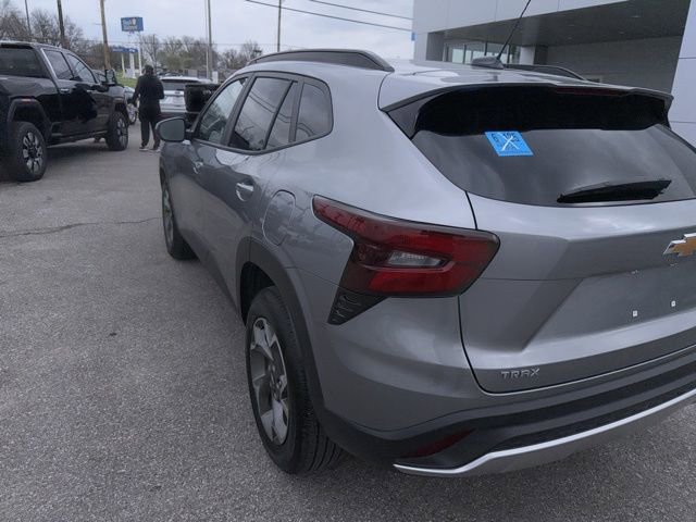 Used 2025 Chevrolet Trax LT w/ LT Convenience Package image 15