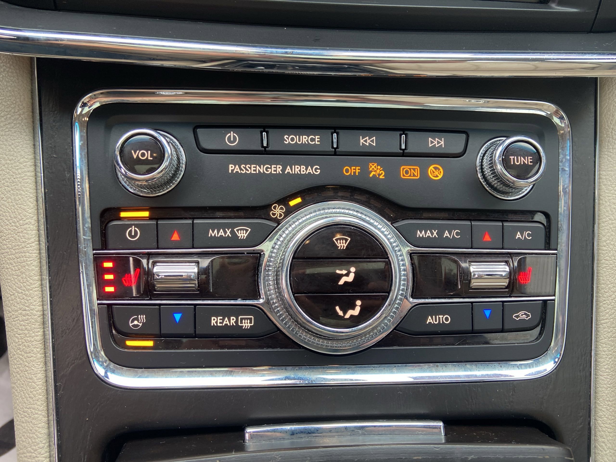 Used 2017 Lincoln Continental Select w/ Continental Climate Package image 23