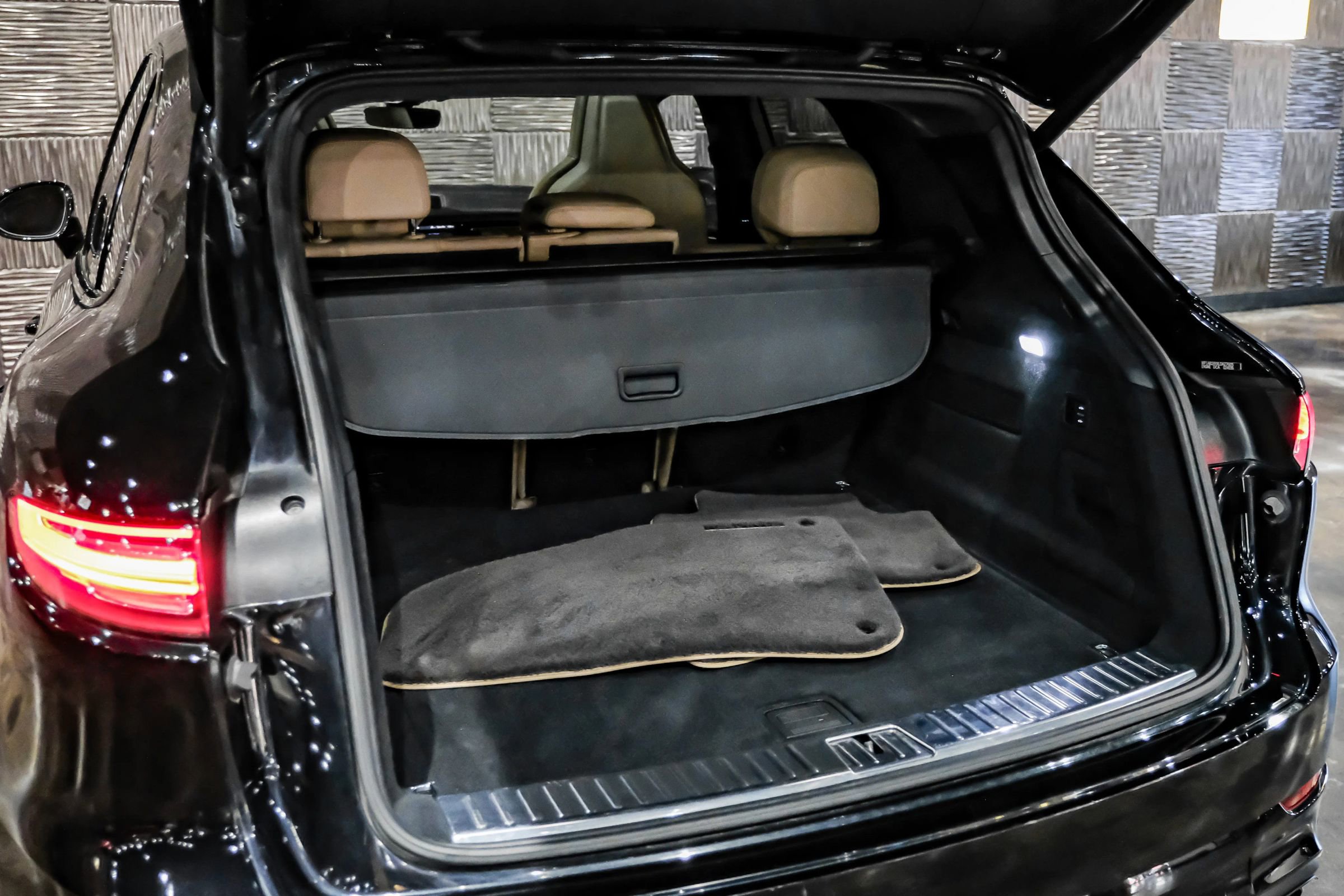 Used 2020 Porsche Cayenne S image 48