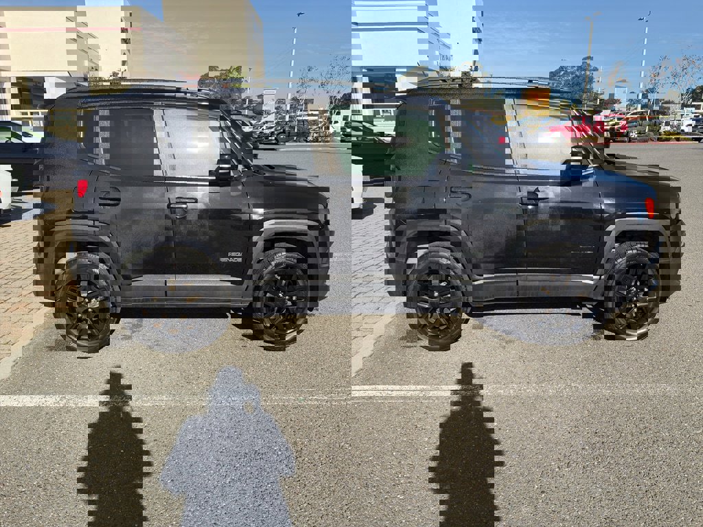 Used 2017 Jeep Renegade Altitude image 9