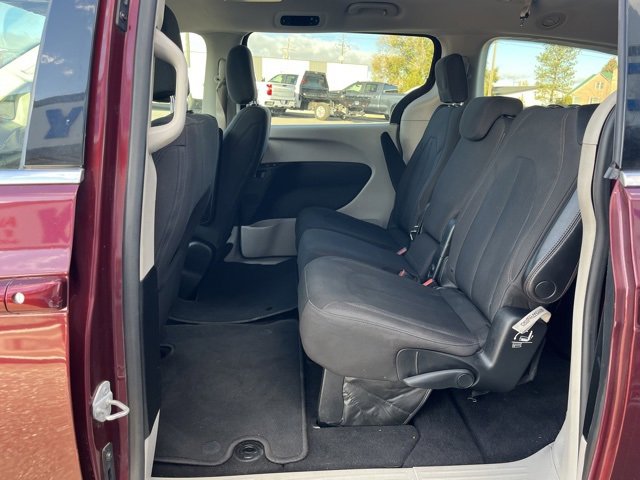 Used 2018 Chrysler Pacifica LX image 37