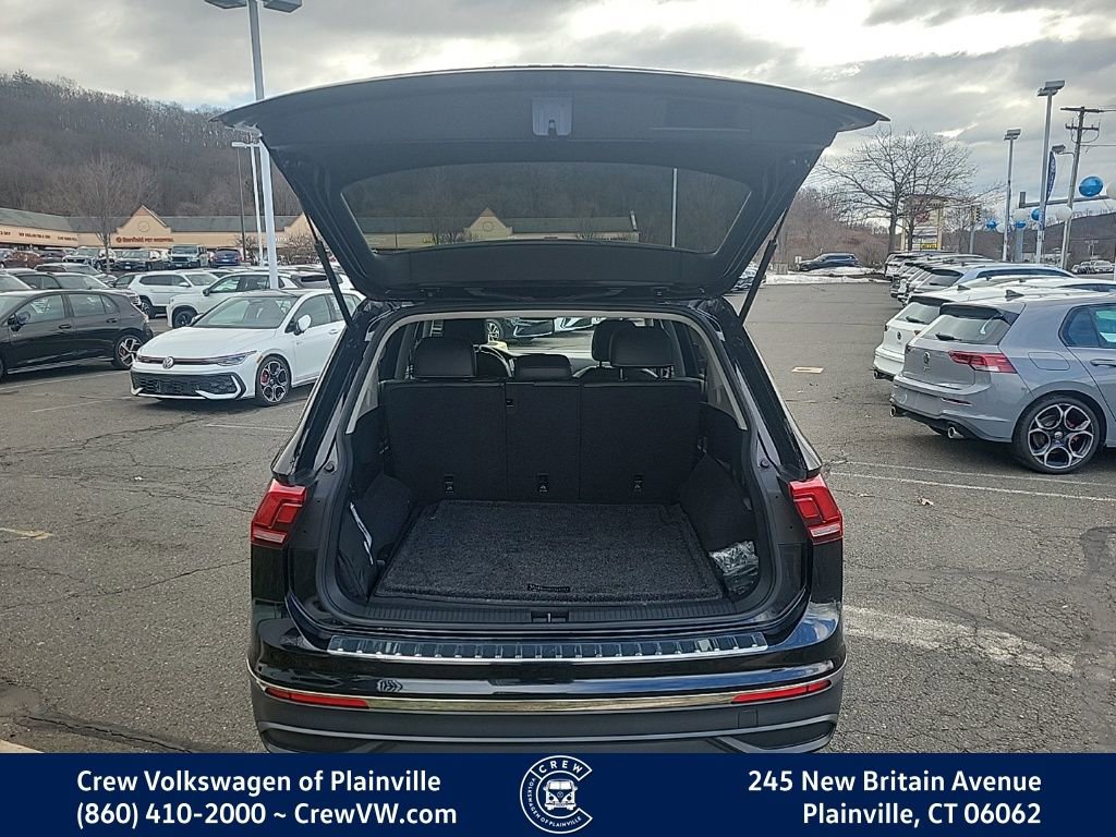 Certified 2022 Volkswagen Tiguan SE image 53