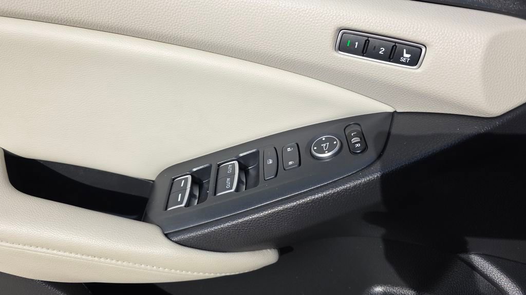 Used 2018 Honda Accord EX-L image 25