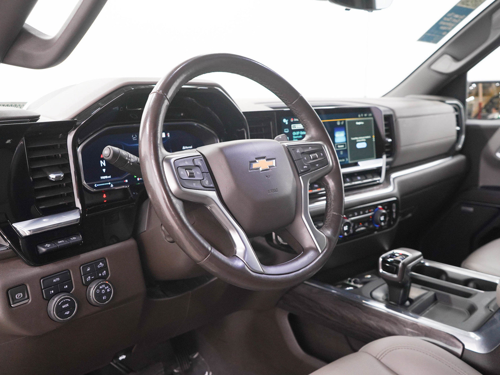 Used 2022 Chevrolet Silverado 1500 LTZ w/ Technology Package AWD/4WD image 26