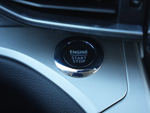 Used 2022 Ford Explorer XLT w/ Equipment Group 202A image 24