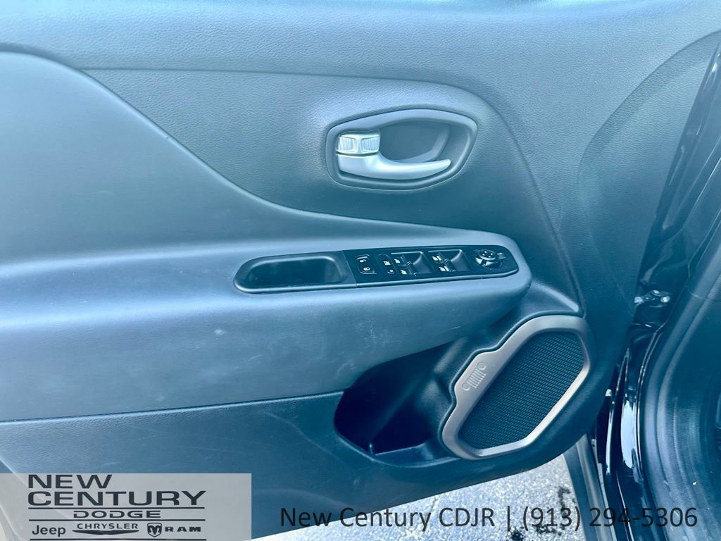 Used 2023 Jeep Renegade Latitude image 22