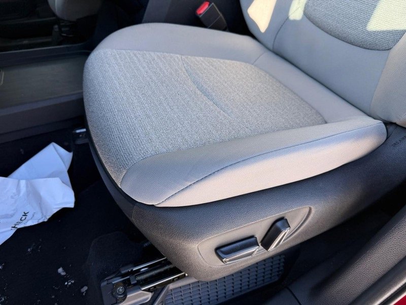 Used 2025 Toyota Sienna LE image 18