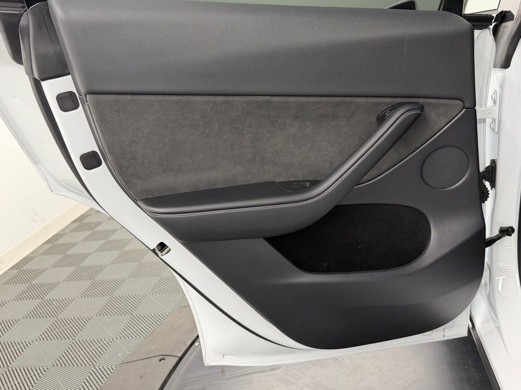 Used 2023 Tesla Model Y Long Range image 35