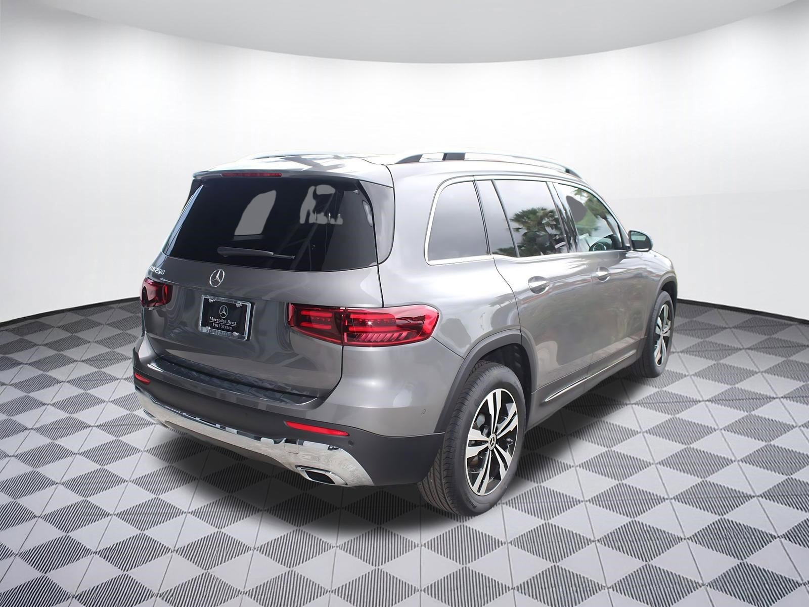 New 2026 Mercedes-Benz GLB 250 image 9