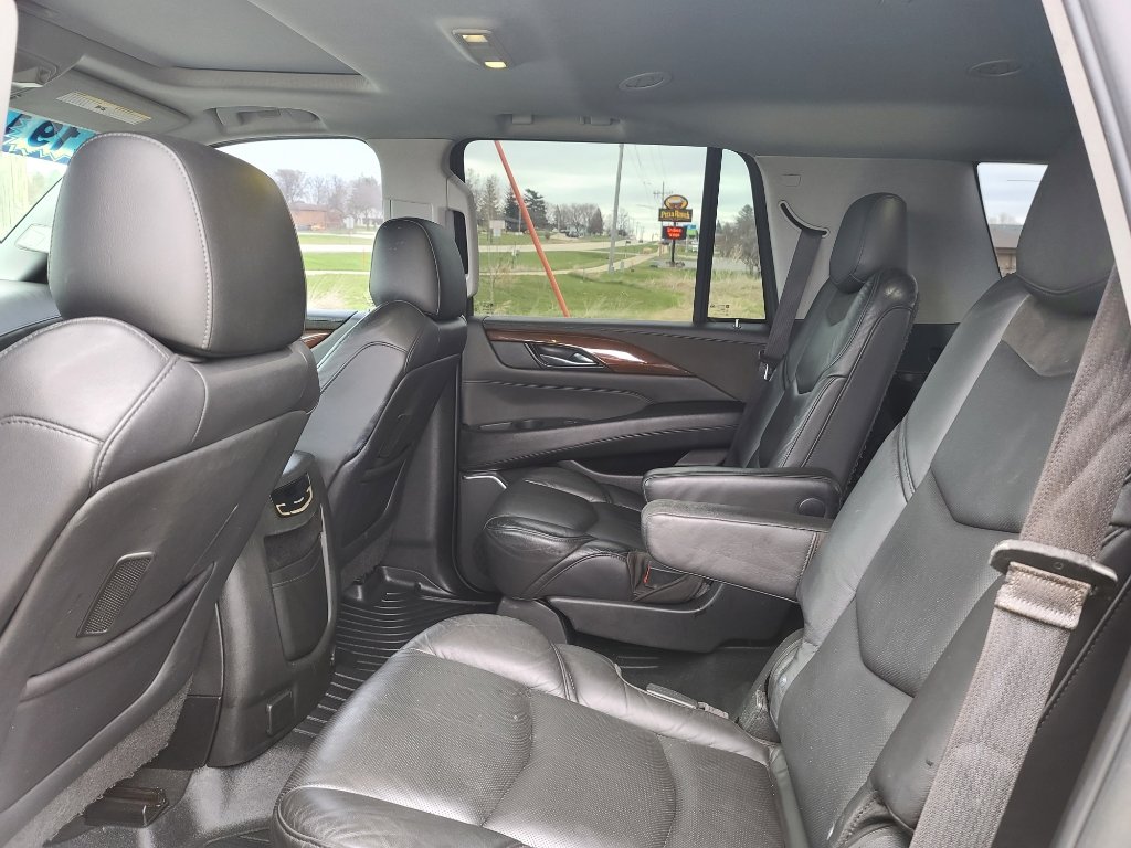 Used 2019 Cadillac Escalade Luxury image 9