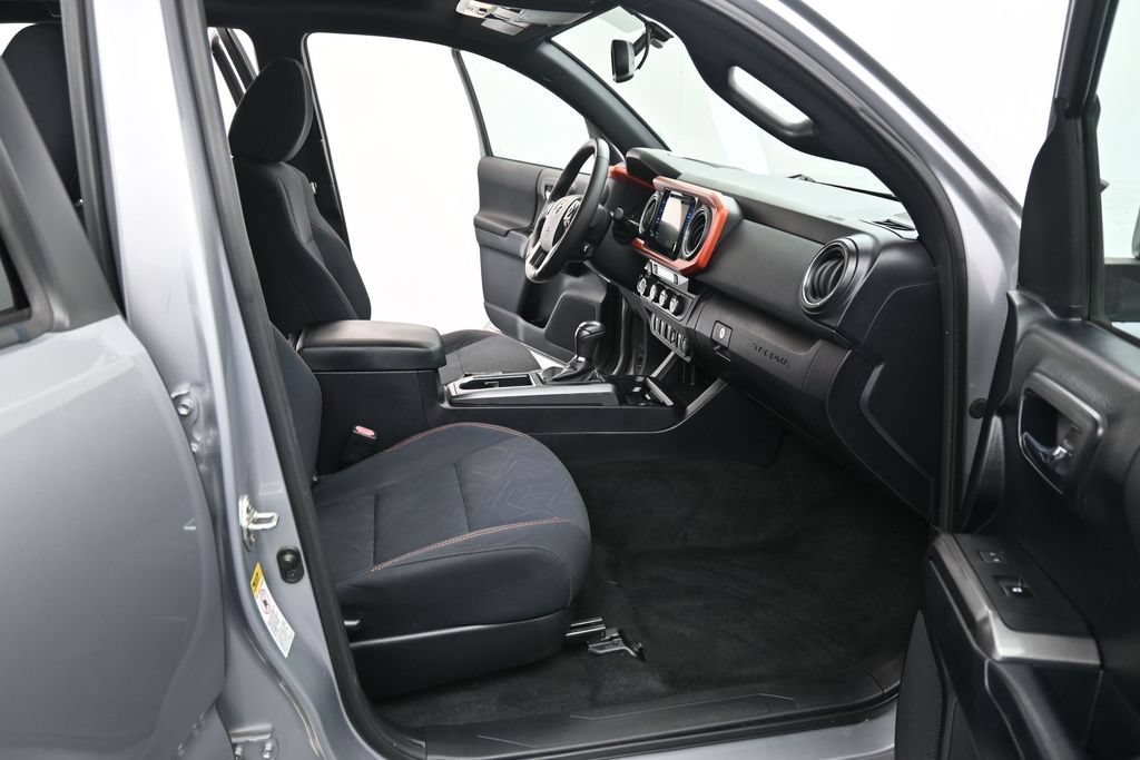 Used 2016 Toyota Tacoma TRD Sport w/ Premium & Technology Package AWD/4WD image 22