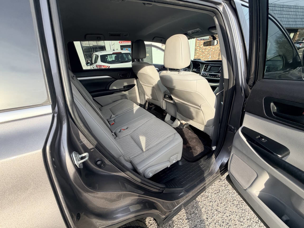 Used 2015 Toyota Highlander Plus AWD/4WD image 20