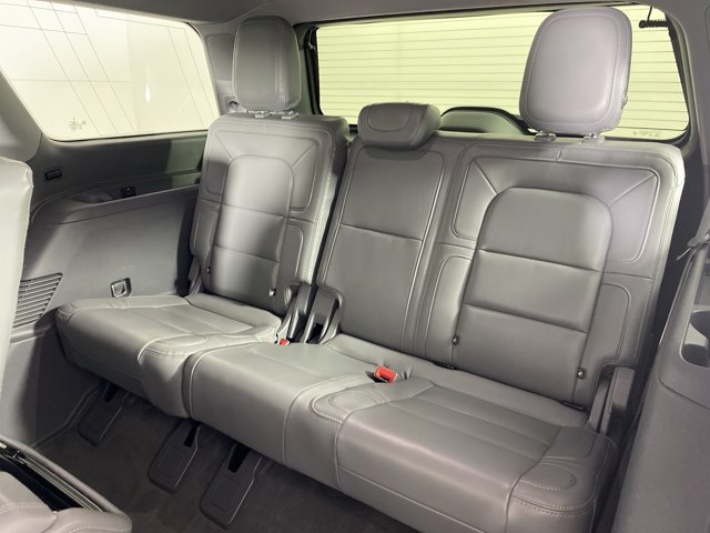 Used 2021 Lincoln Navigator Reserve w/ Luxury Package AWD/4WD image 35