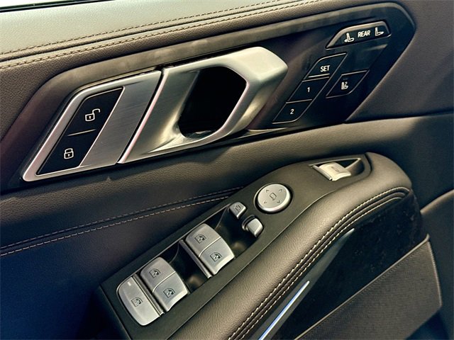 Used 2025 BMW X7 xDrive40i w/ Climate Comfort Package image 16
