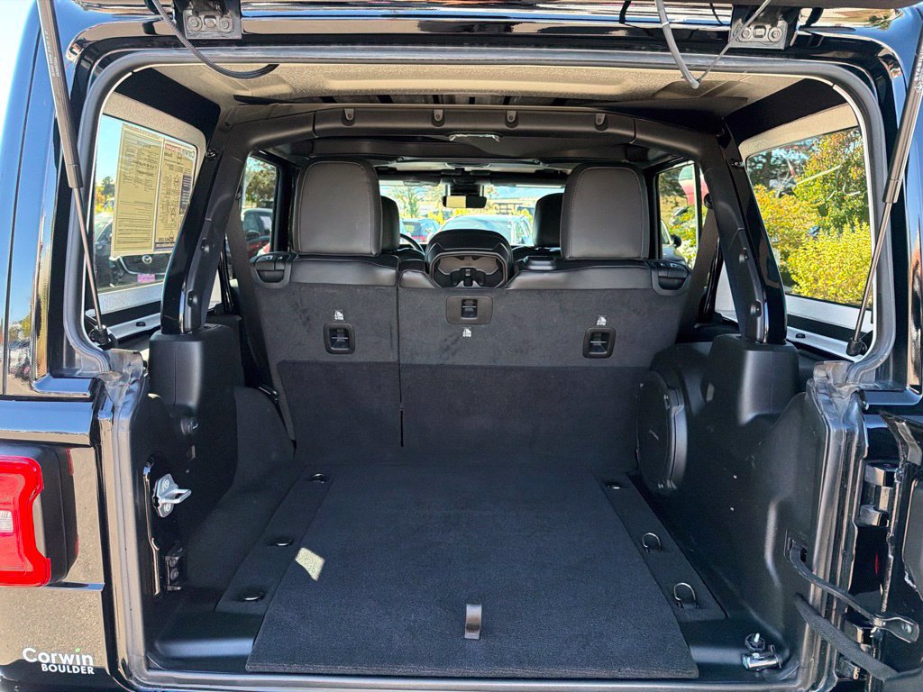 Used 2021 Jeep Wrangler Unlimited Sahara AWD/4WD image 18