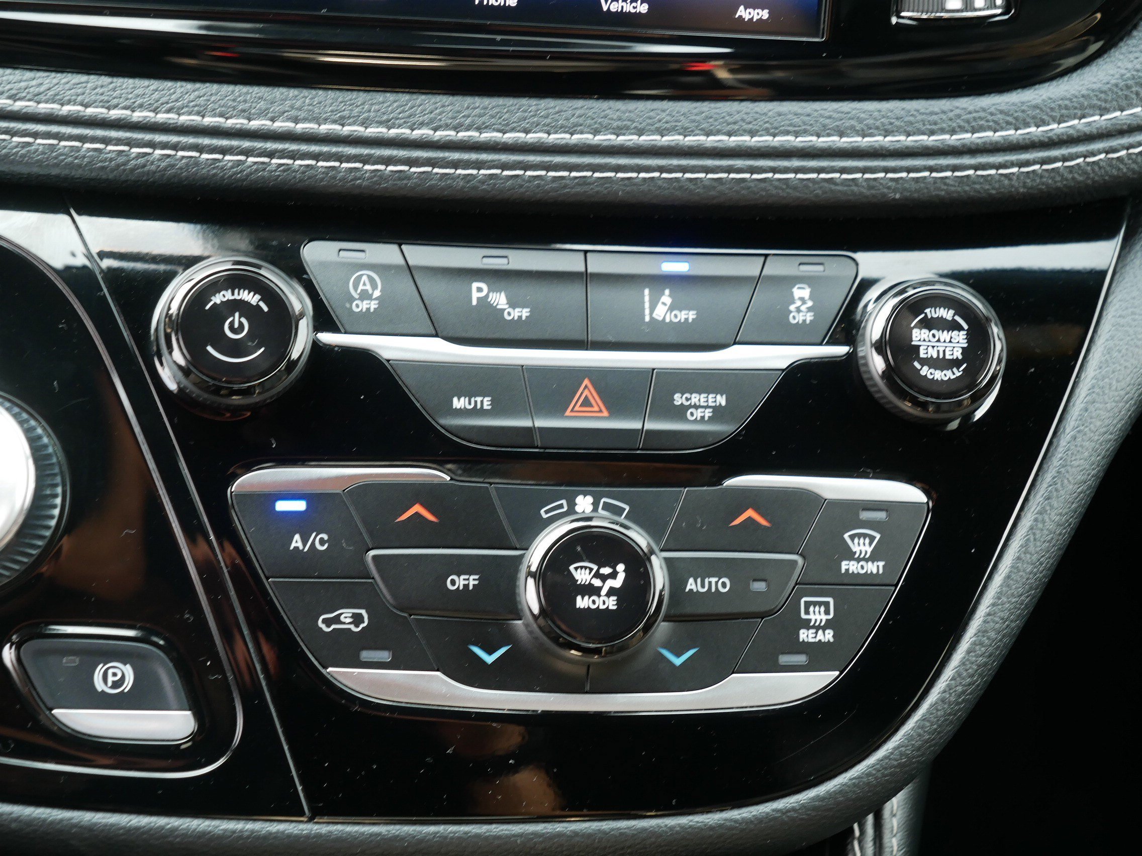 Used 2025 Chrysler Pacifica Limited FWD image 23