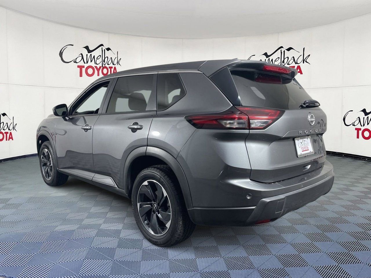 Used 2025 Nissan Rogue SV FWD image 5