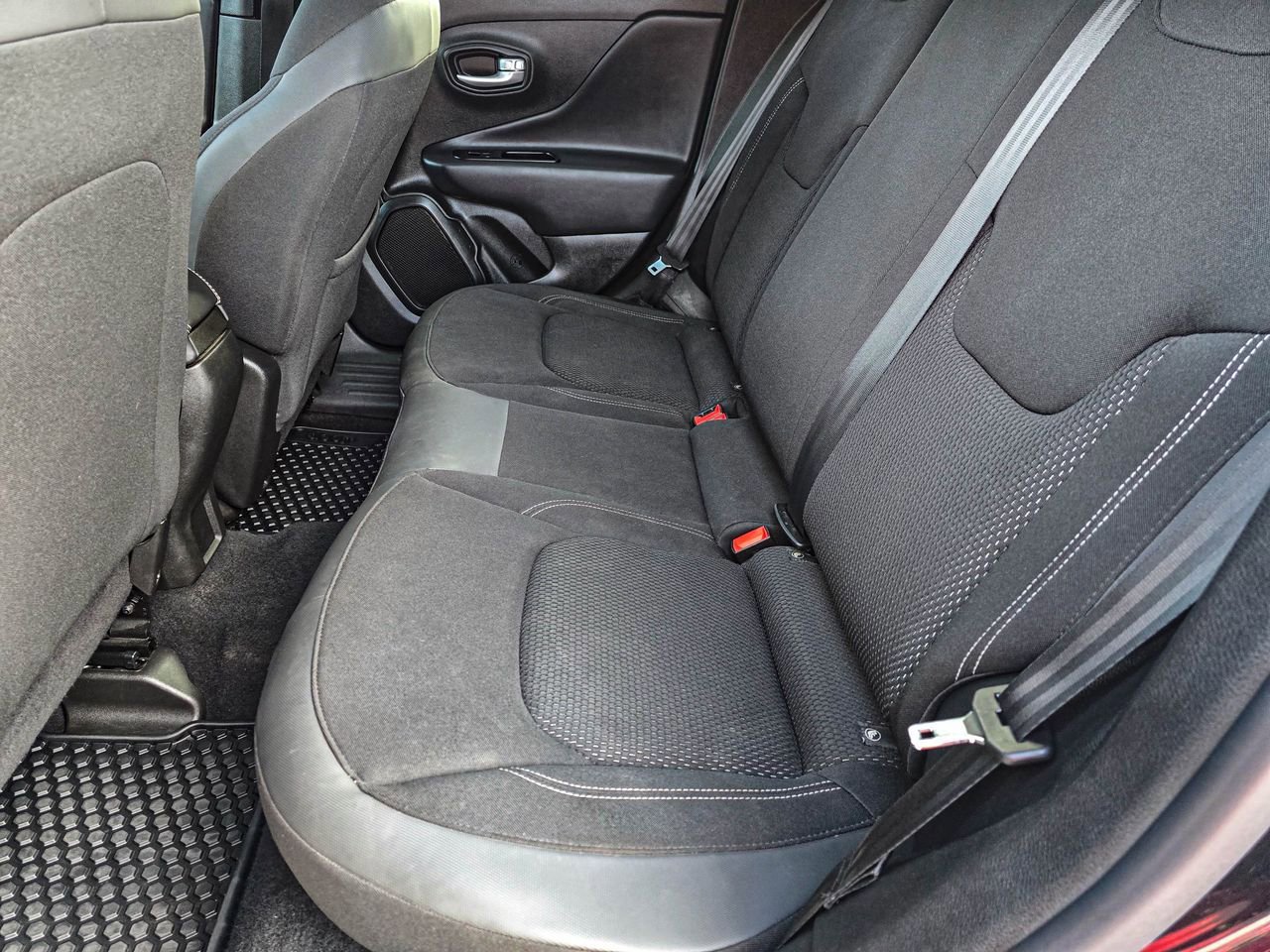 Used 2023 Jeep Renegade Altitude w/ Convenience Group I AWD/4WD image 34