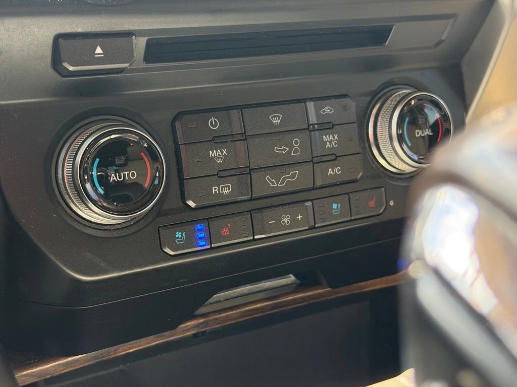 Used 2018 Ford F150 Lariat w/ Equipment Group 502A Luxury AWD/4WD image 24
