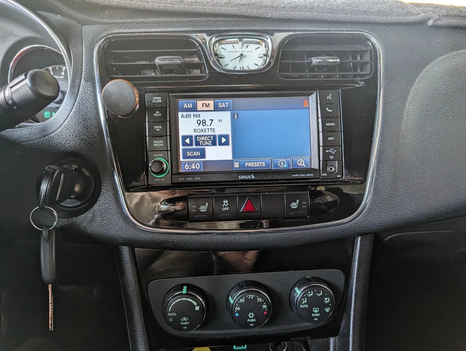 Used 2012 Chrysler 200 S FWD image 14