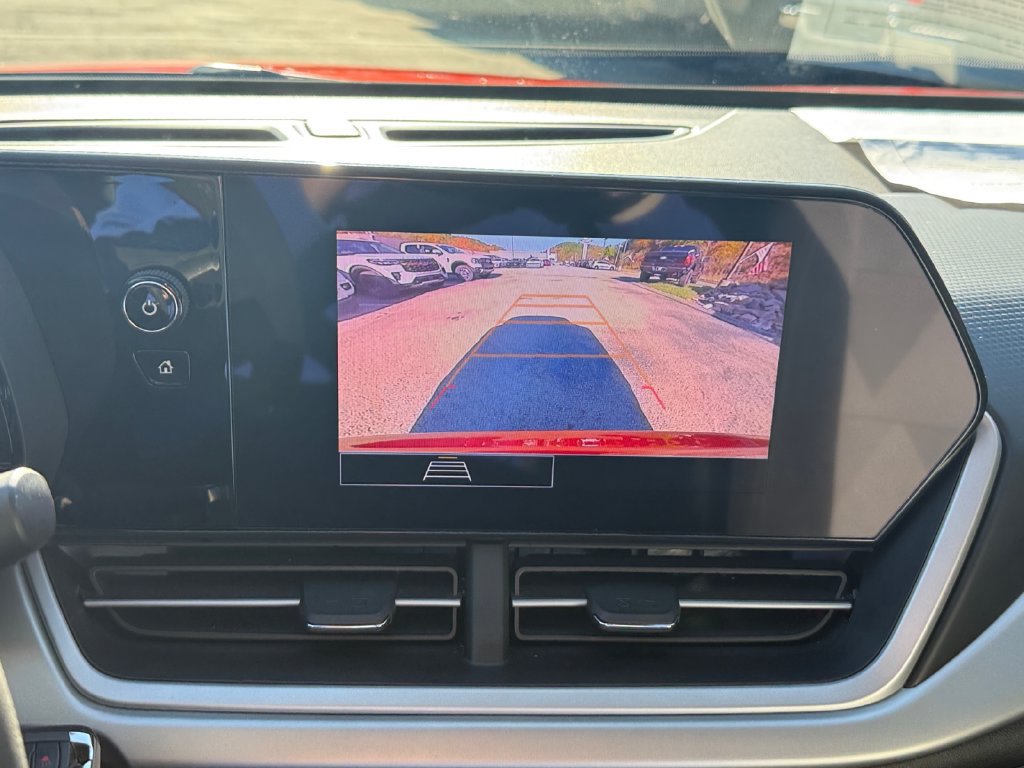 Used 2024 Chevrolet Trax LS w/ LS Convenience Package FWD image 18