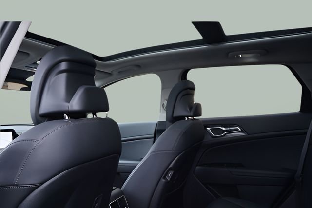 Used 2023 Kia Sportage EX w/ EX Premium Package image 18