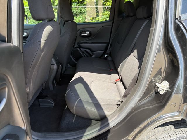 Used 2023 Jeep Renegade Latitude AWD/4WD image 14