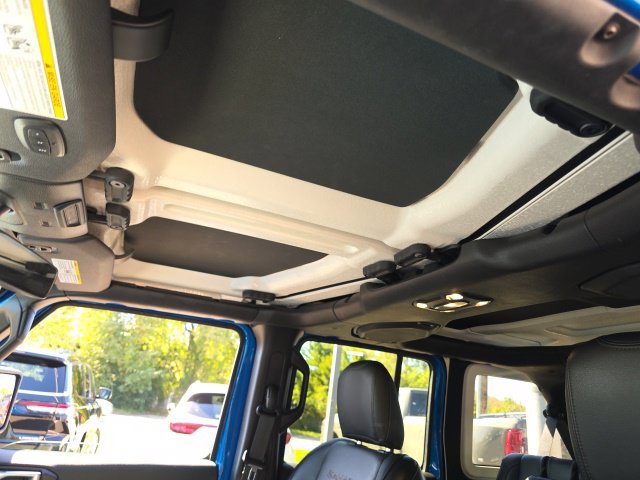 Used 2023 Jeep Wrangler Unlimited Sahara w/ Cold Weather Group AWD/4WD image 4