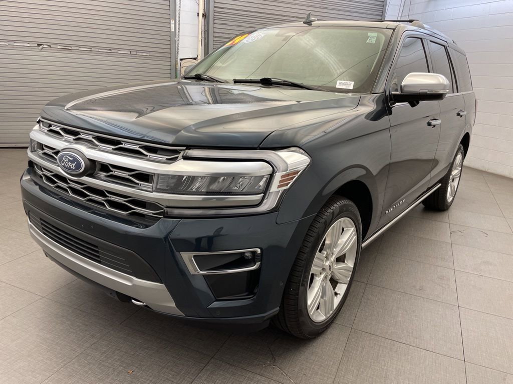 Used 2024 Ford Expedition Platinum image 3