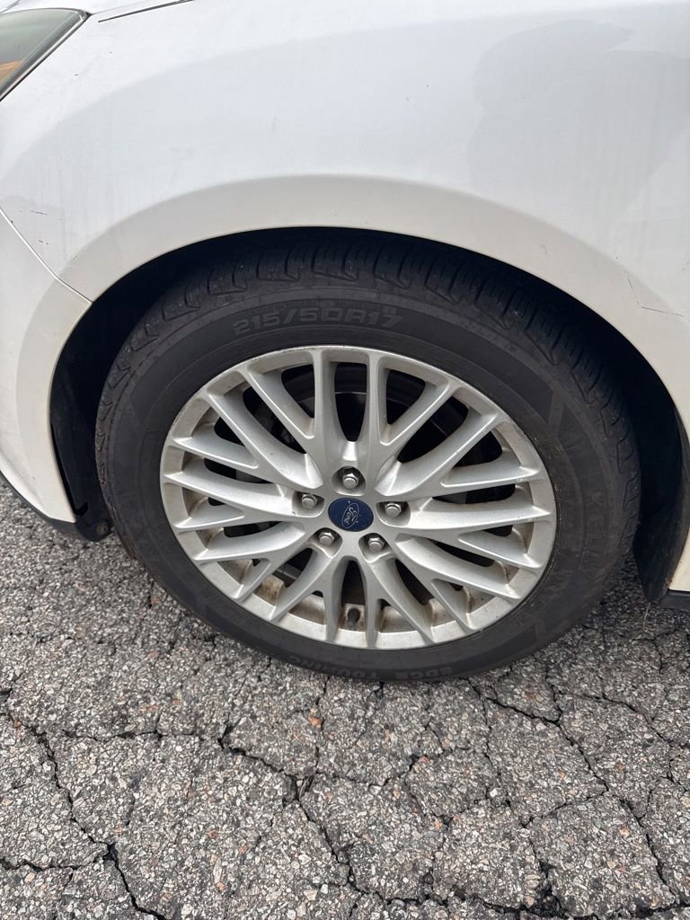 Used 2014 Ford Focus Titanium FWD image 20