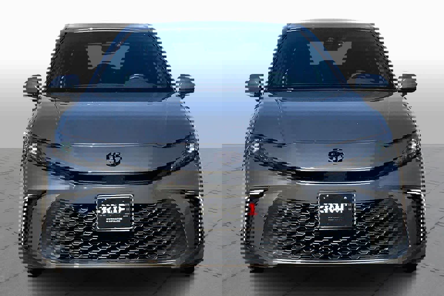 Used 2025 Toyota Camry SE w/ Convenience Package image 4