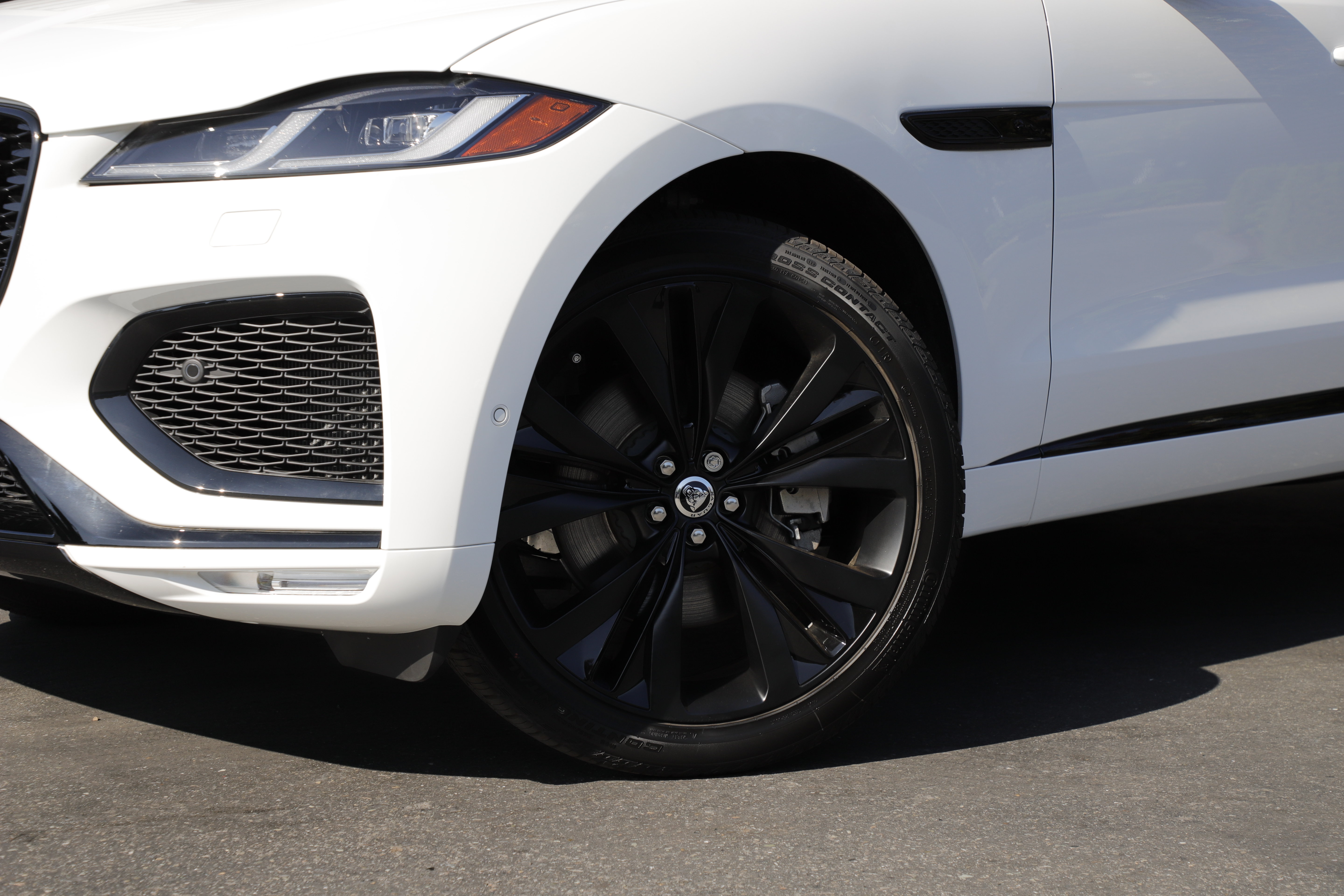 New 2026 Jaguar F-PACE R-Dynamic S AWD/4WD image 2