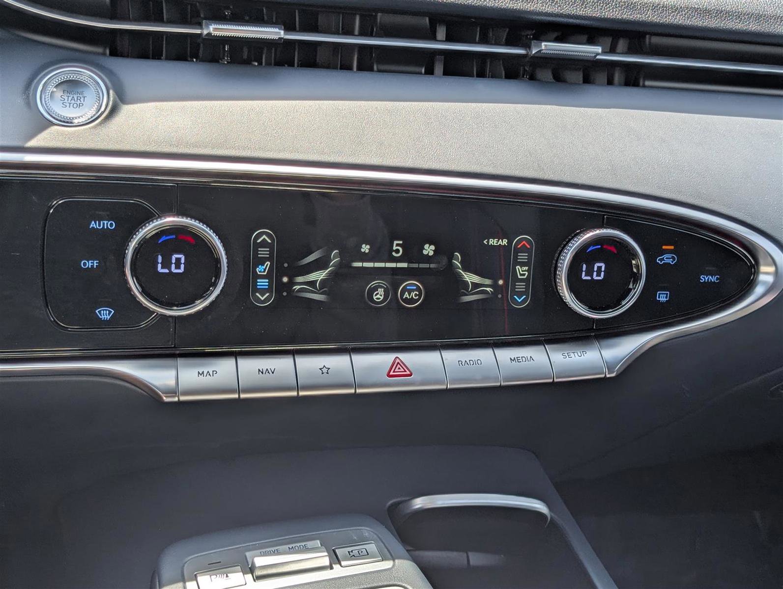 Used 2025 Genesis GV70 3.5T Sport image 30