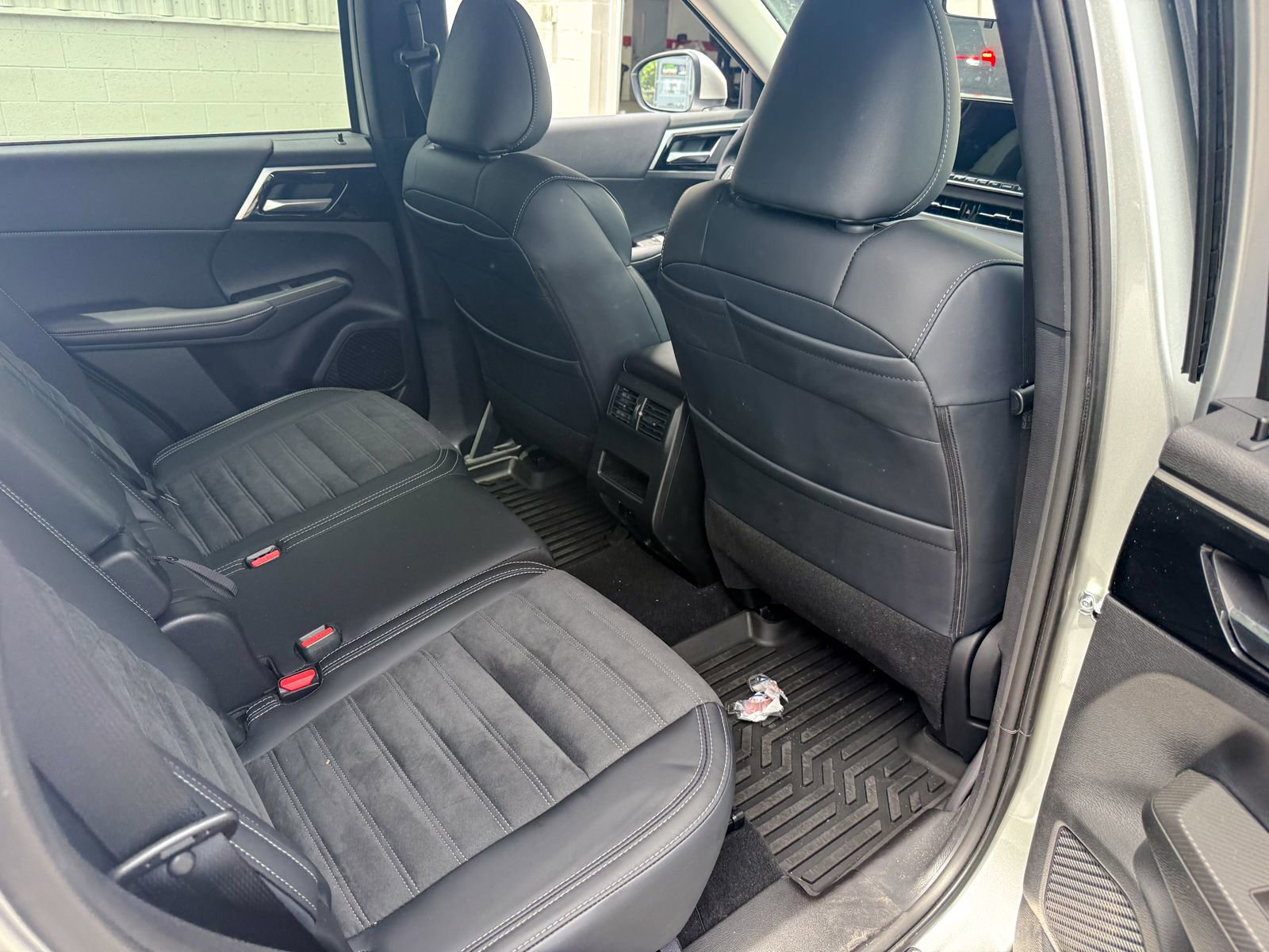Used 2024 Mitsubishi Outlander SE AWD/4WD image 8