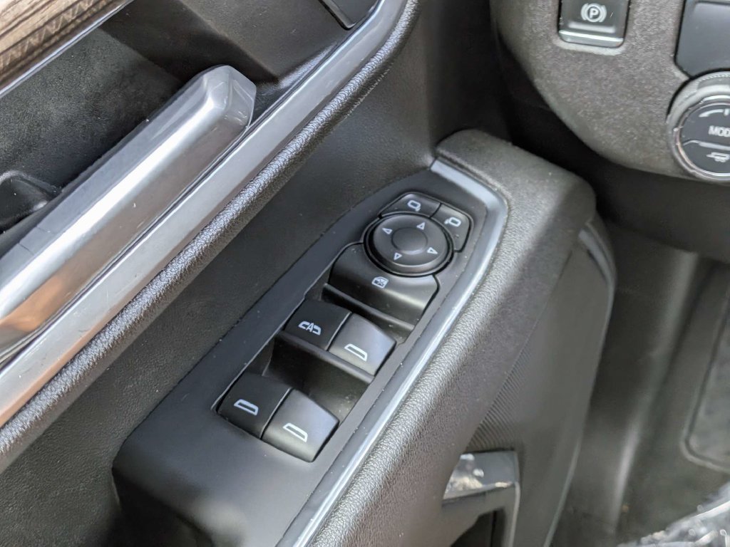 Used 2025 Chevrolet Silverado 1500 LT RWD image 19