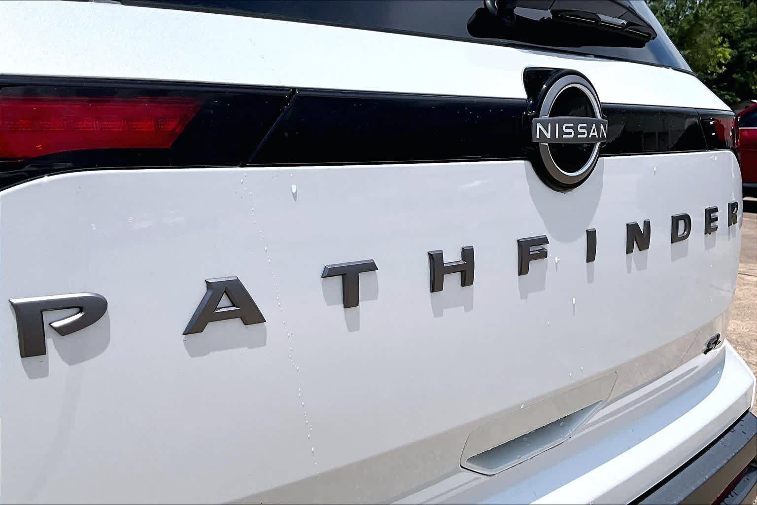 New 2026 Nissan Pathfinder SL w/ SL Premium Package FWD image 8