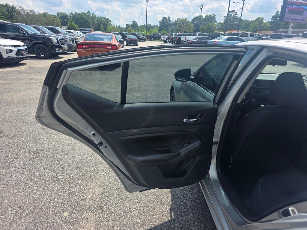 Used 2022 Nissan Altima 2.5 S FWD image 8