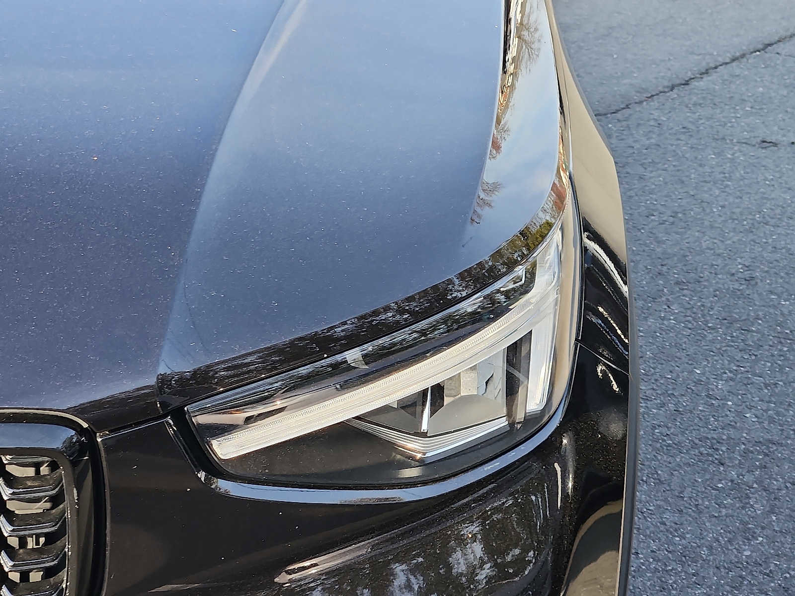 Certified 2023 Volvo XC40 B5 Plus w/ Driver Assist Package image 9