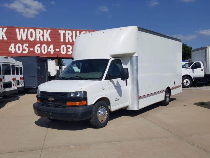 Used 2023 Chevrolet Express 4500 Extended w/ Power Convenience Package RWD image 3