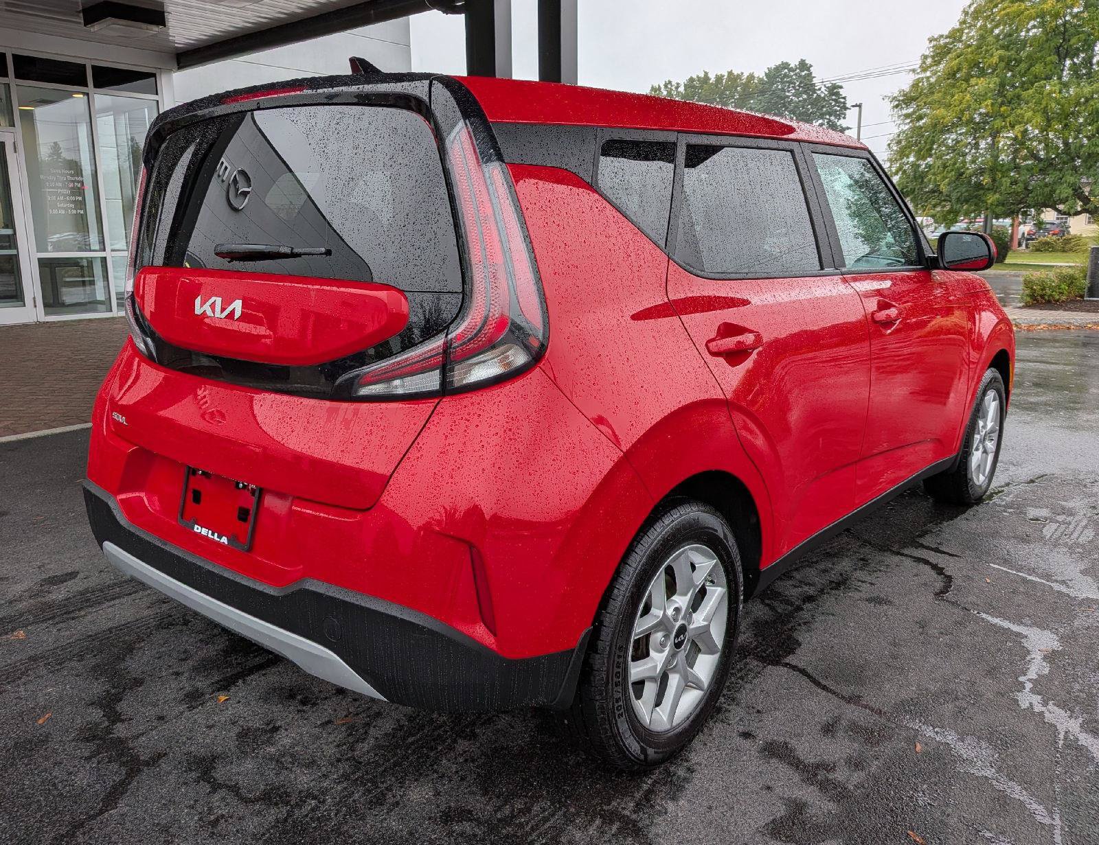 Used 2023 Kia Soul LX w/ LX Technology Package FWD image 8