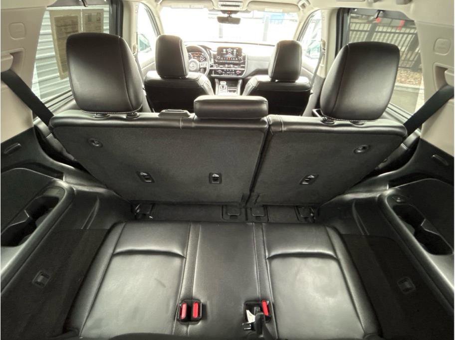 Used 2024 Nissan Pathfinder SL image 27