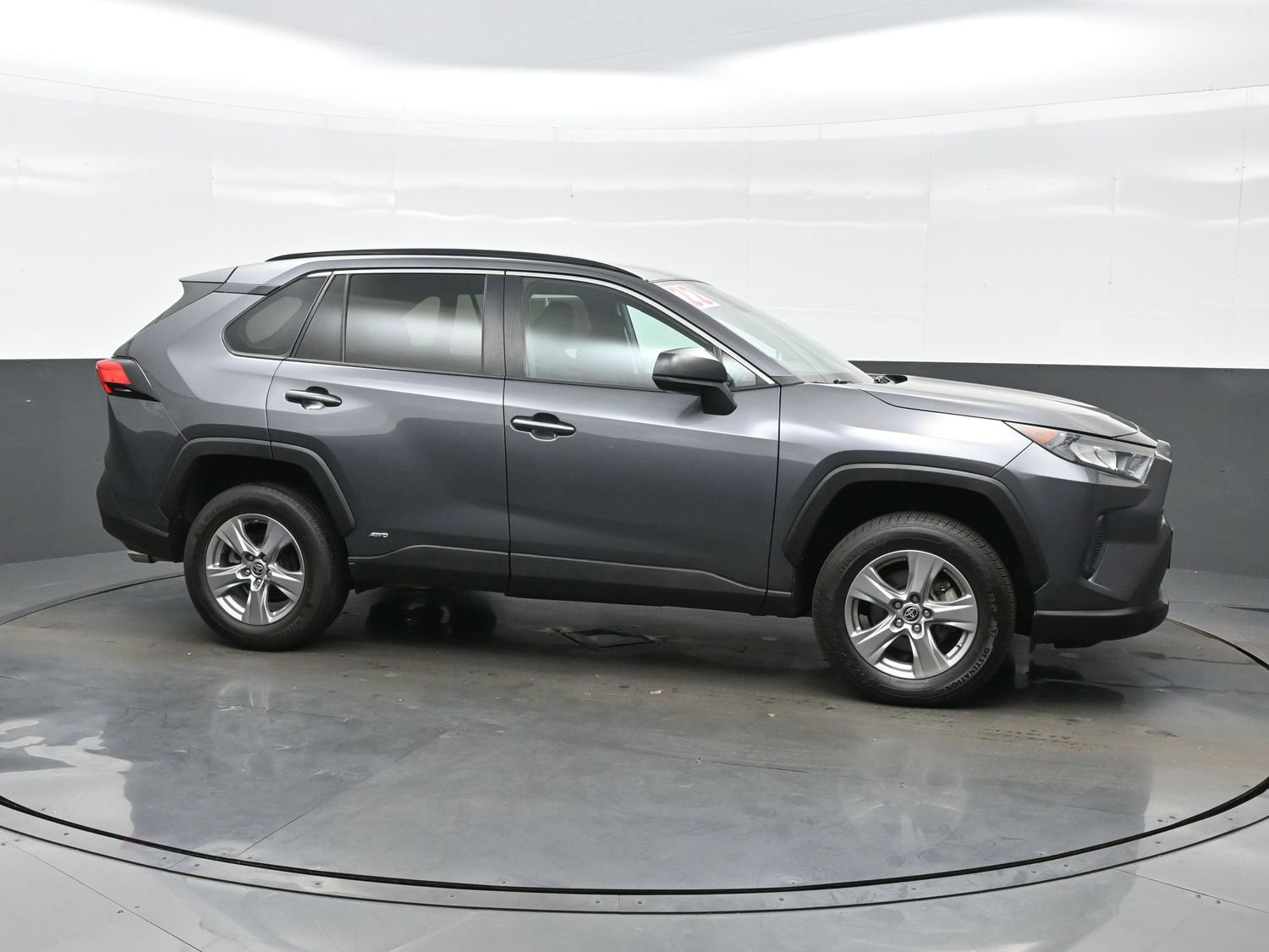 Used 2022 Toyota RAV4 LE AWD/4WD image 7