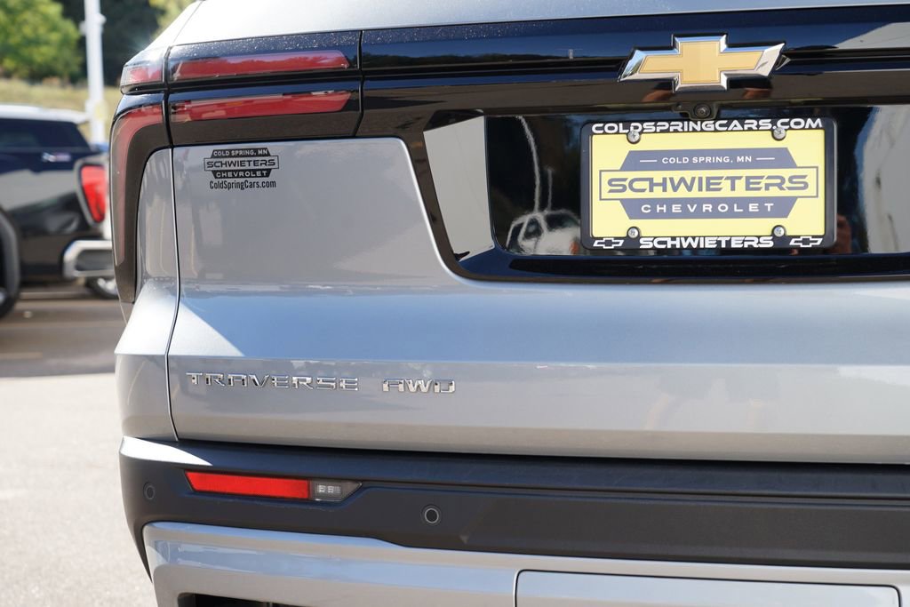 Used 2025 Chevrolet Traverse LT image 10