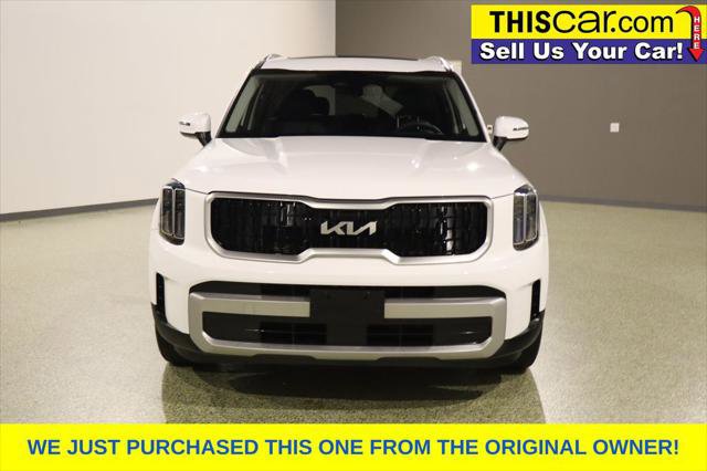 Used 2023 Kia Telluride EX w/ EX Captain's Chair Package AWD/4WD image 3